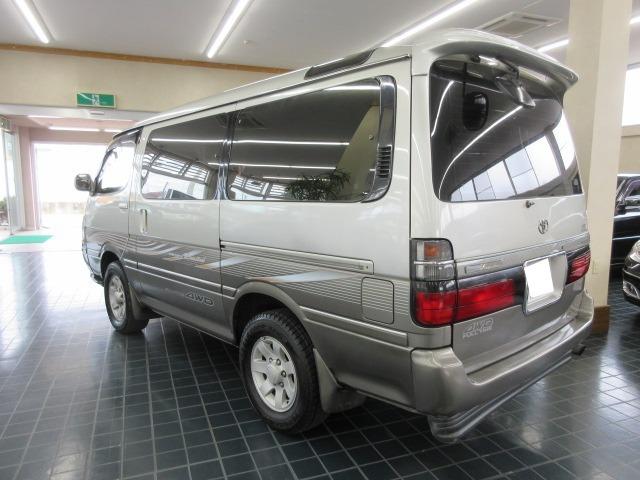 スーパーカスタムリミテッド 3000DT-4WD7人乗りタイミングベルト交換ラジエーター新品車検5年3月デジタルメーター パワースライド パワーシート キーレス セキュリティー警報(5枚目)