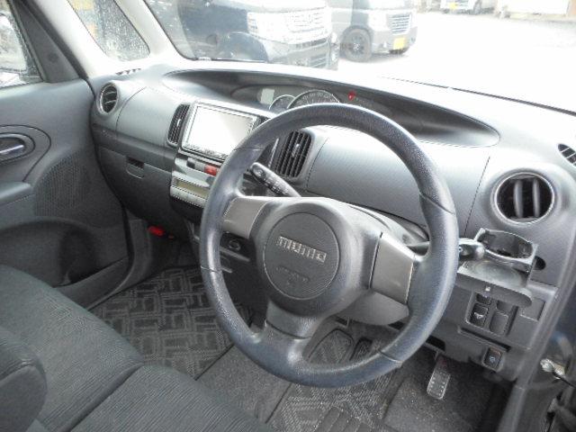 タント カスタムRS インタークーラーターボ4WD タイミングチエーンエンジン車検8年11月スマートキー HDDナビ 左パワースライドピラーレス(5枚目)