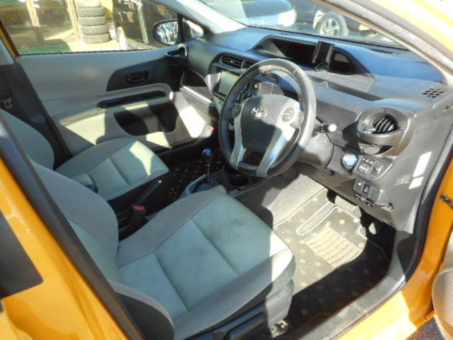 アクア S 車検9年1月ナビ地デジTVバックカメラBluetooth対応スマートキー記録簿 保証書スペアキー付きETC付きタイミングチェーンエンジン(6枚目)