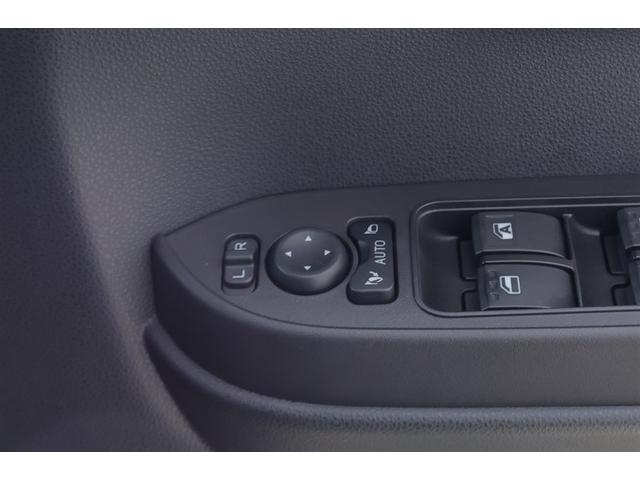 タント カスタムＸ　衝突軽減ブレーキ　アイドリングストップ機能　盗難警報装置　ＬＥＤ　キーレスエントリー　スマキー　エアコン　Ｗエアバッグ　パワステ　サイドエアバッグ　ベンチシート　エアバッグ　アルミホイール　ＡＢＳ（13枚目）