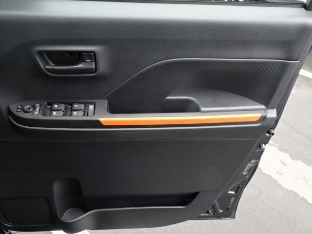 タント ファンクロス　衝突軽減システム　両側オートドア　横滑り防止装置　ＬＥＤヘットライト　フルオートエアコン　キーレスエントリー　パワーウィンド　スマートキ－　サイドエアバッグ　ベンチシート　アルミ　セキュリティ　記録簿（32枚目）