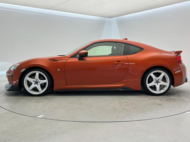８６ ＧＴリミテッド　６ＭＴ　ＨＫＳ製マフラー　ＧＲｅｄｄｙ製フロントスポイラー　ＴＲＤ製エアロ　タン／ブラックコンビシート　リアスポイラー　シートヒーター　ＬＥＤヘッド＆フォグ　ＥＮＫＥＩ製１８インチアルミ（39枚目）