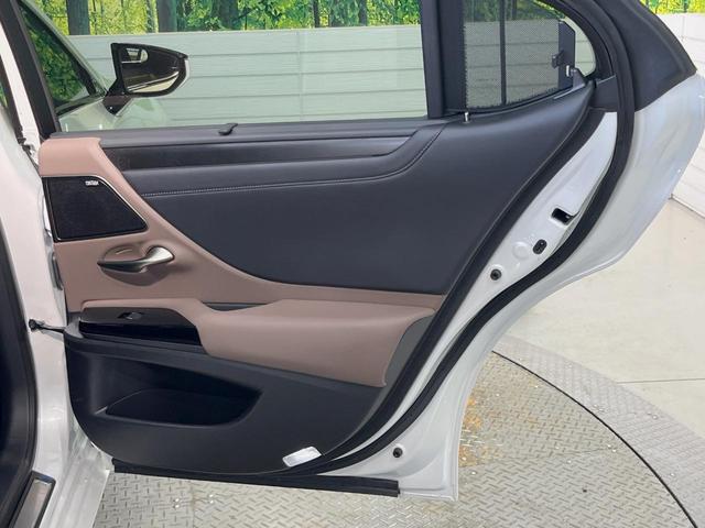 ES ES300h バージョンL 後期 マークレビンソン リアスポイラー 茶革 3席独立温度調整オートエアコン 全席シートヒーター 純正18インチアルミ 3眼LED ハンズフリーパワートランクリッド ウッドコンビステアリング(44枚目)