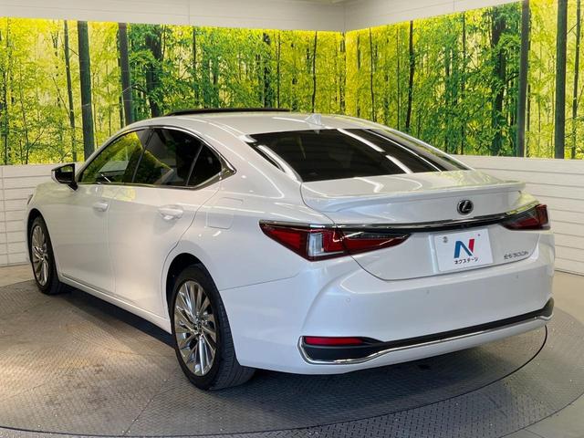 ES ES300h バージョンL 後期 マークレビンソン リアスポイラー 茶革 3席独立温度調整オートエアコン 全席シートヒーター 純正18インチアルミ 3眼LED ハンズフリーパワートランクリッド ウッドコンビステアリング(56枚目)