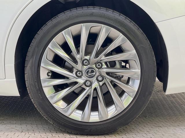 ES ES300h バージョンL 後期 マークレビンソン リアスポイラー 茶革 3席独立温度調整オートエアコン 全席シートヒーター 純正18インチアルミ 3眼LED ハンズフリーパワートランクリッド ウッドコンビステアリング(60枚目)