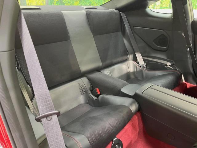 ＧＲ８６ ＲＺ　Ｂｒｅｍｂｏ製ブレーキ　６ＭＴ　アイサイトコアテクノロジー　バックカメラ　禁煙車　カロッツェリア製ディスプレイオーディオ　革／ウルトラスエードコンビシート　ＢＳＭ　ステアリング連動ＬＥＤヘッド（9枚目）