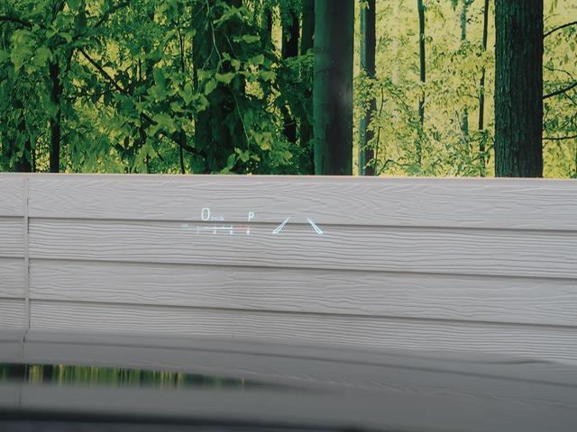 クラウン ＲＳ　ターボ　ＳＤナビ　バックカメラ　衝突被害軽減システム　１００Ｖ電源　レーダークルーズ　コーナーセンサー　スマートキー　ＬＥＤヘッド　ＥＴＣ２．０　オートハイビーム　車線逸脱警報　オートライト（4枚目）