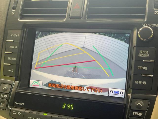 【バックカメラ】駐車時に後方がリアルタイム映像で確認できます。大型商業施設や立体駐車場での駐車時や、夜間のバック時に大活躍！運転スキルに関わらず、今や必須となった装備のひとつです！