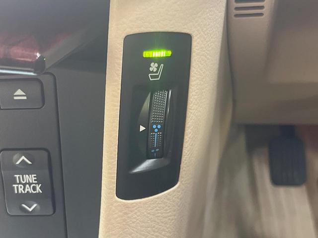 【シートベンチレーション】夏場は涼しい風でお尻や背中の熱やムレを防ぎ、冬はエアコンよりも早く温まってポカポカに！季節を問わず快適に過ごせます。