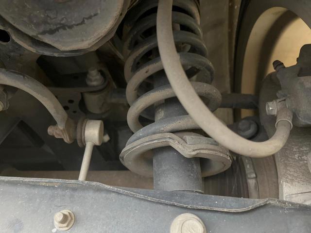 お車を安心してお乗りいただく為には、足回りの定期点検が欠かせません。サービスサポート（有償保証）では無料点検もご提供しており、安心のカーライフをお過ごしいただけるサポート体制が整っています。