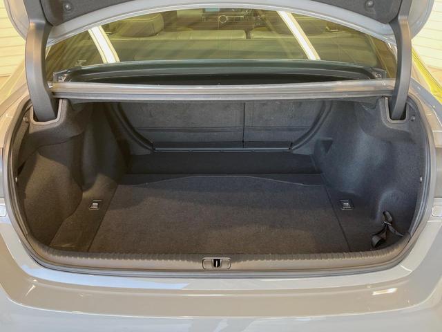 ＲＣ ＲＣ３００ｈ　Ｆスポーツ　黒革　ムーンルーフ　角型３眼フルＬＥＤヘッドランプ　ムーンルーフ　オレンジキャリパー　メーカーＳＤナビ　バックカメラ　プリクラッシュセーフティー　レーダークルーズ　禁煙車　シートベンチレーション（12枚目）