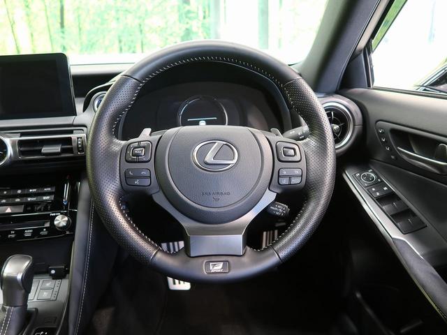 ＩＳ ＩＳ３００ｈ　ＦスポーツモードブラックＳ　ムーンルーフ　パノラミックビューモニター　オレンジブレーキキャリパー　アクセサリーコンセント　Ｌ－ｔｅｘ／グレーウルトラスエードコンビシート　シートベンチレーション　純正ＢＢＳ製１９ＡＷ（11枚目）