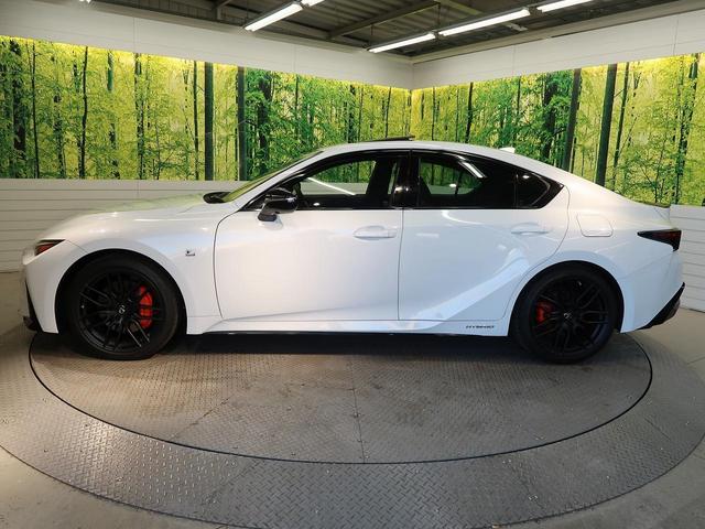 ＩＳ ＩＳ３００ｈ　ＦスポーツモードブラックＳ　ムーンルーフ　パノラミックビューモニター　オレンジブレーキキャリパー　アクセサリーコンセント　Ｌ－ｔｅｘ／グレーウルトラスエードコンビシート　シートベンチレーション　純正ＢＢＳ製１９ＡＷ（25枚目）