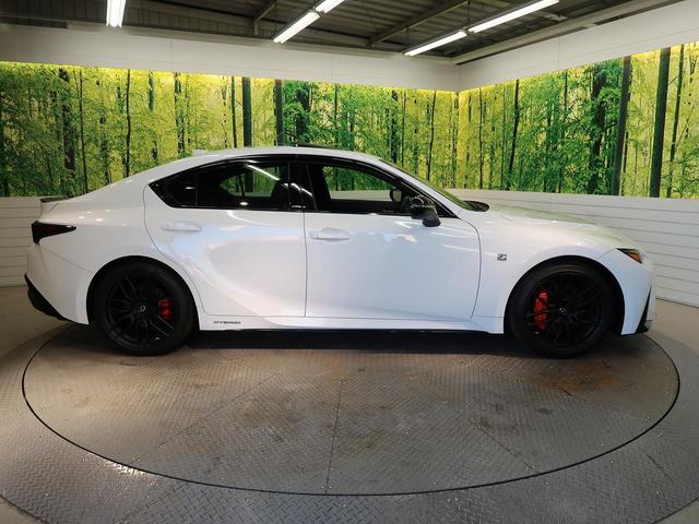 ＩＳ ＩＳ３００ｈ　ＦスポーツモードブラックＳ　ムーンルーフ　パノラミックビューモニター　オレンジブレーキキャリパー　アクセサリーコンセント　Ｌ－ｔｅｘ／グレーウルトラスエードコンビシート　シートベンチレーション　純正ＢＢＳ製１９ＡＷ（26枚目）