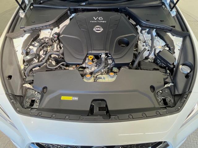 スカイライン ４００Ｒ　全周囲カメラ　レーダークルーズコントロール　レザーシート　１９インチアルミホイール　コーナーセンサー　シートヒーター　ＥＴＣ　インテリジェントダイナミックサスペンション（18枚目）