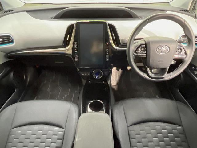 プリウスＰＨＶ Ｓナビパッケージ・セーフティプラス　フルエアロ　バックカメラ　１００Ｖ電源　衝突被害軽減システム　レーダークルーズ　禁煙車　コーナーセンサー　スマートキー　ＬＥＤヘッド　ＥＴＣ２．０　オートハイビーム　パークアシスト　車線逸脱警報（2枚目）