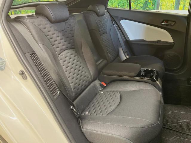 プリウスＰＨＶ Ｓナビパッケージ・セーフティプラス　フルエアロ　バックカメラ　１００Ｖ電源　衝突被害軽減システム　レーダークルーズ　禁煙車　コーナーセンサー　スマートキー　ＬＥＤヘッド　ＥＴＣ２．０　オートハイビーム　パークアシスト　車線逸脱警報（9枚目）