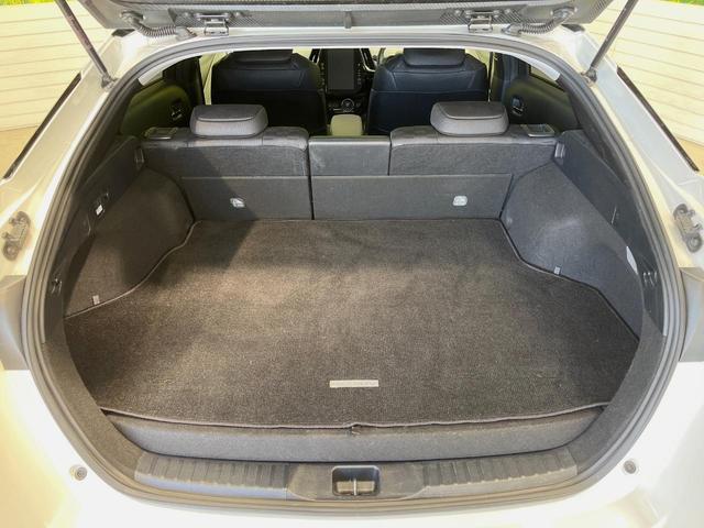 プリウスＰＨＶ Ｓナビパッケージ・セーフティプラス　フルエアロ　バックカメラ　１００Ｖ電源　衝突被害軽減システム　レーダークルーズ　禁煙車　コーナーセンサー　スマートキー　ＬＥＤヘッド　ＥＴＣ２．０　オートハイビーム　パークアシスト　車線逸脱警報（10枚目）