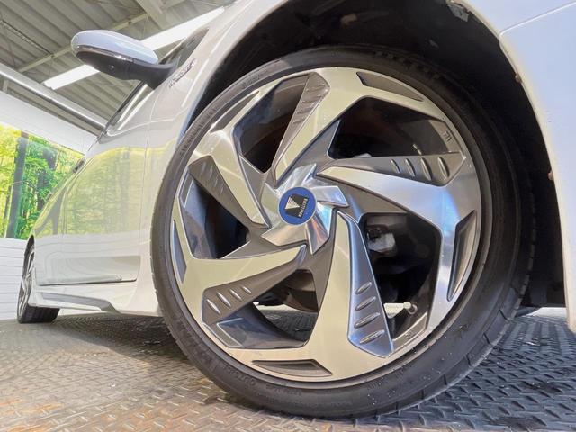 プリウスＰＨＶ Ｓナビパッケージ・セーフティプラス　フルエアロ　バックカメラ　１００Ｖ電源　衝突被害軽減システム　レーダークルーズ　禁煙車　コーナーセンサー　スマートキー　ＬＥＤヘッド　ＥＴＣ２．０　オートハイビーム　パークアシスト　車線逸脱警報（13枚目）