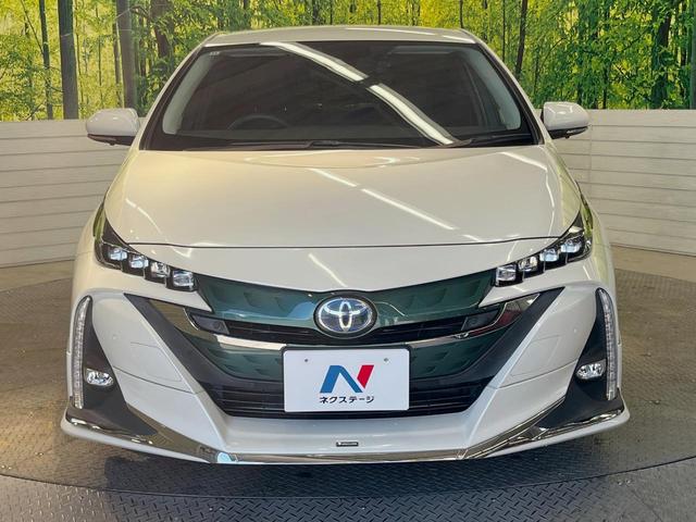 プリウスＰＨＶ Ｓナビパッケージ・セーフティプラス　フルエアロ　バックカメラ　１００Ｖ電源　衝突被害軽減システム　レーダークルーズ　禁煙車　コーナーセンサー　スマートキー　ＬＥＤヘッド　ＥＴＣ２．０　オートハイビーム　パークアシスト　車線逸脱警報（14枚目）