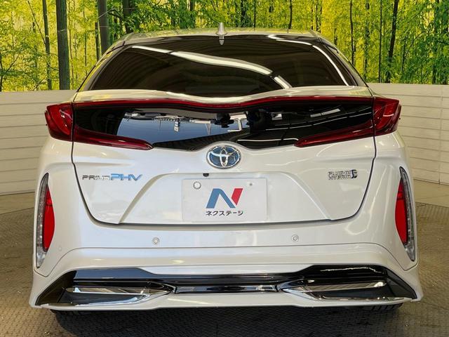 プリウスＰＨＶ Ｓナビパッケージ・セーフティプラス　フルエアロ　バックカメラ　１００Ｖ電源　衝突被害軽減システム　レーダークルーズ　禁煙車　コーナーセンサー　スマートキー　ＬＥＤヘッド　ＥＴＣ２．０　オートハイビーム　パークアシスト　車線逸脱警報（15枚目）