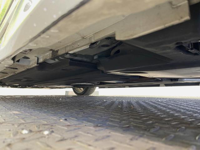 プリウスＰＨＶ Ｓナビパッケージ・セーフティプラス　フルエアロ　バックカメラ　１００Ｖ電源　衝突被害軽減システム　レーダークルーズ　禁煙車　コーナーセンサー　スマートキー　ＬＥＤヘッド　ＥＴＣ２．０　オートハイビーム　パークアシスト　車線逸脱警報（22枚目）