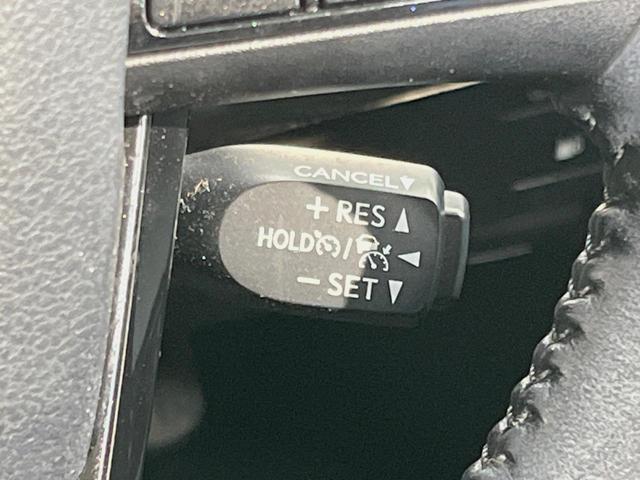 プリウスＰＨＶ Ｓナビパッケージ・セーフティプラス　フルエアロ　バックカメラ　１００Ｖ電源　衝突被害軽減システム　レーダークルーズ　禁煙車　コーナーセンサー　スマートキー　ＬＥＤヘッド　ＥＴＣ２．０　オートハイビーム　パークアシスト　車線逸脱警報（28枚目）