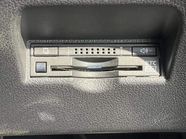 プリウスＰＨＶ Ｓナビパッケージ・セーフティプラス　フルエアロ　バックカメラ　１００Ｖ電源　衝突被害軽減システム　レーダークルーズ　禁煙車　コーナーセンサー　スマートキー　ＬＥＤヘッド　ＥＴＣ２．０　オートハイビーム　パークアシスト　車線逸脱警報（35枚目）