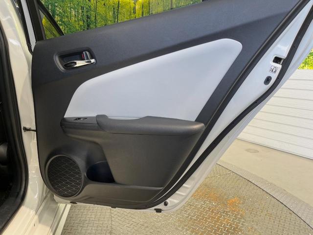プリウスＰＨＶ Ｓナビパッケージ・セーフティプラス　フルエアロ　バックカメラ　１００Ｖ電源　衝突被害軽減システム　レーダークルーズ　禁煙車　コーナーセンサー　スマートキー　ＬＥＤヘッド　ＥＴＣ２．０　オートハイビーム　パークアシスト　車線逸脱警報（39枚目）