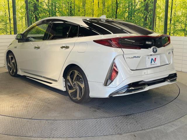 プリウスＰＨＶ Ｓナビパッケージ・セーフティプラス　フルエアロ　バックカメラ　１００Ｖ電源　衝突被害軽減システム　レーダークルーズ　禁煙車　コーナーセンサー　スマートキー　ＬＥＤヘッド　ＥＴＣ２．０　オートハイビーム　パークアシスト　車線逸脱警報（46枚目）