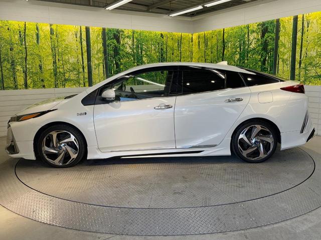 プリウスＰＨＶ Ｓナビパッケージ・セーフティプラス　フルエアロ　バックカメラ　１００Ｖ電源　衝突被害軽減システム　レーダークルーズ　禁煙車　コーナーセンサー　スマートキー　ＬＥＤヘッド　ＥＴＣ２．０　オートハイビーム　パークアシスト　車線逸脱警報（47枚目）