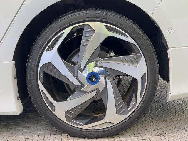 プリウスＰＨＶ Ｓナビパッケージ・セーフティプラス　フルエアロ　バックカメラ　１００Ｖ電源　衝突被害軽減システム　レーダークルーズ　禁煙車　コーナーセンサー　スマートキー　ＬＥＤヘッド　ＥＴＣ２．０　オートハイビーム　パークアシスト　車線逸脱警報（50枚目）