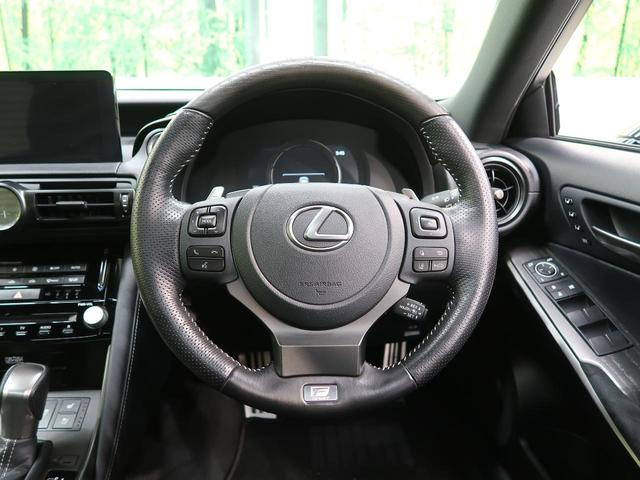 ＩＳ ＩＳ３００　ＦスポーツモードブラックＩＩＩ　マークレビンソンサウンド　ムーンルーフ　パノラミックビューモニター　３連フルＬＥＤヘッド　純正マッドブラック塗装１９インチアルミ　ＢＳＭ　純正１０．３ナビ　Ｌ－ｔｅｘ／ウルトラスエードコンビシート（12枚目）