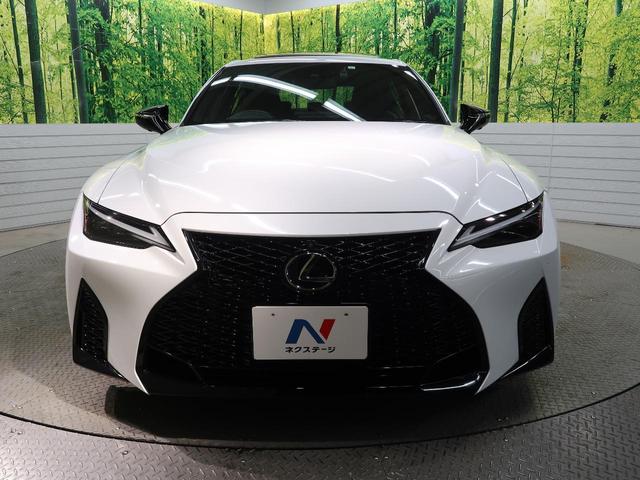 ＩＳ ＩＳ３００　ＦスポーツモードブラックＩＩＩ　マークレビンソンサウンド　ムーンルーフ　パノラミックビューモニター　３連フルＬＥＤヘッド　純正マッドブラック塗装１９インチアルミ　ＢＳＭ　純正１０．３ナビ　Ｌ－ｔｅｘ／ウルトラスエードコンビシート（15枚目）