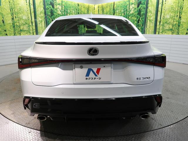 ＩＳ ＩＳ３００　ＦスポーツモードブラックＩＩＩ　マークレビンソンサウンド　ムーンルーフ　パノラミックビューモニター　３連フルＬＥＤヘッド　純正マッドブラック塗装１９インチアルミ　ＢＳＭ　純正１０．３ナビ　Ｌ－ｔｅｘ／ウルトラスエードコンビシート（16枚目）