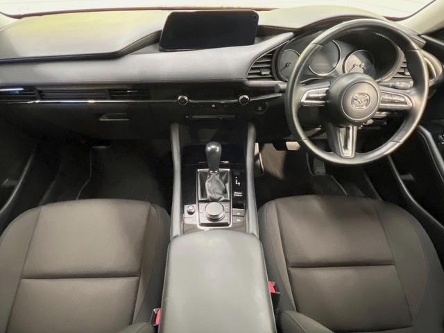 ＭＡＺＤＡ３セダン ２０Ｓプロアクティブ　ツーリングセレクション　ＳＤナビ　全周囲カメラ　衝突被害軽減システム　レーダークルーズ　禁煙車　パワーシート　コーナーセンサー　スマートキー　ＬＥＤヘッド　ビルトインＥＴＣ　純正１８インチアルミ　オートハイビーム（2枚目）