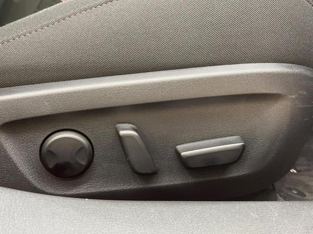 ＭＡＺＤＡ３セダン ２０Ｓプロアクティブ　ツーリングセレクション　ＳＤナビ　全周囲カメラ　衝突被害軽減システム　レーダークルーズ　禁煙車　パワーシート　コーナーセンサー　スマートキー　ＬＥＤヘッド　ビルトインＥＴＣ　純正１８インチアルミ　オートハイビーム（5枚目）