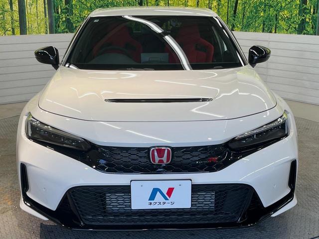 シビック タイプＲ　１オーナー　１９インチアルミ　６ＭＴ　Ｂｒｅｍｂｏキャリパー　禁煙車　衝突被害軽減システム　レーダークルーズ　ＥＴＣ２．０　ホンダコネクトディスプレー　コーナーセンサー　ＬＥＤヘッド（14枚目）