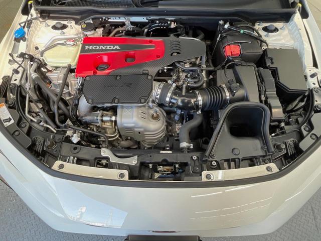 シビック タイプＲ　１オーナー　１９インチアルミ　６ＭＴ　Ｂｒｅｍｂｏキャリパー　禁煙車　衝突被害軽減システム　レーダークルーズ　ＥＴＣ２．０　ホンダコネクトディスプレー　コーナーセンサー　ＬＥＤヘッド（18枚目）