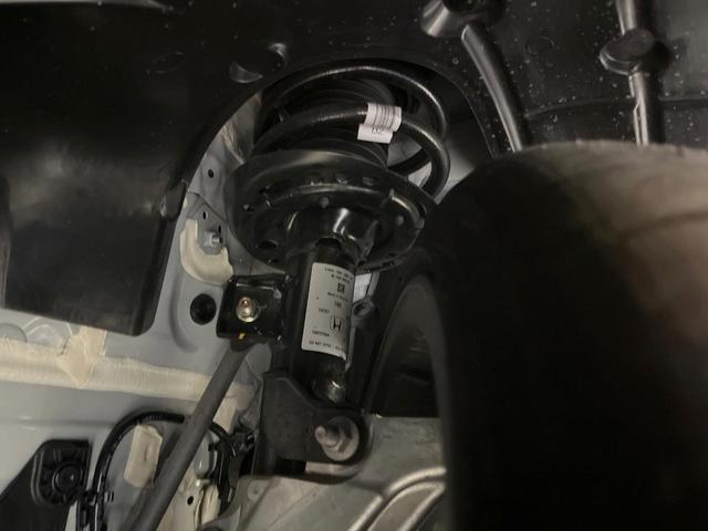シビック タイプＲ　１オーナー　１９インチアルミ　６ＭＴ　Ｂｒｅｍｂｏキャリパー　禁煙車　衝突被害軽減システム　レーダークルーズ　ＥＴＣ２．０　ホンダコネクトディスプレー　コーナーセンサー　ＬＥＤヘッド（20枚目）
