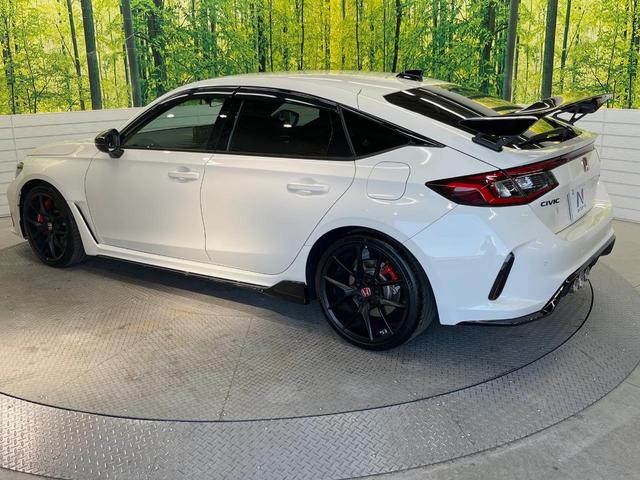 シビック タイプＲ　１オーナー　１９インチアルミ　６ＭＴ　Ｂｒｅｍｂｏキャリパー　禁煙車　衝突被害軽減システム　レーダークルーズ　ＥＴＣ２．０　ホンダコネクトディスプレー　コーナーセンサー　ＬＥＤヘッド（25枚目）
