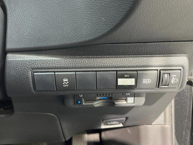 カローラ ハイブリッド ダブルバイビー ナビ機能付9インチディスプレイオーディオ ブラインドスポットモニター ハーフレザー 純正17インチアルミ レーダークルーズコントロール ETC2.0 バックカメラ オートハイビーム 禁煙車(31枚目)