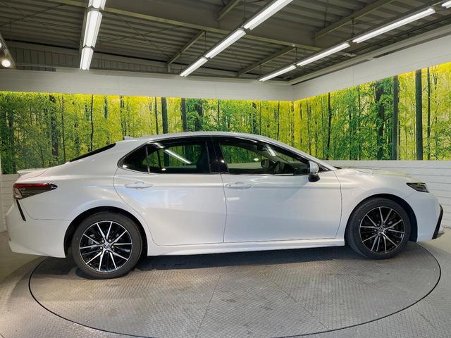 カムリ WSレザーパッケージ バックカメラ 衝突被害軽減システム レーダークルーズ 禁煙車 レザーシート コーナーセンサー スマートキー LEDヘッド ETC2.0 純正18インチアルミ オートハイビーム(43枚目)