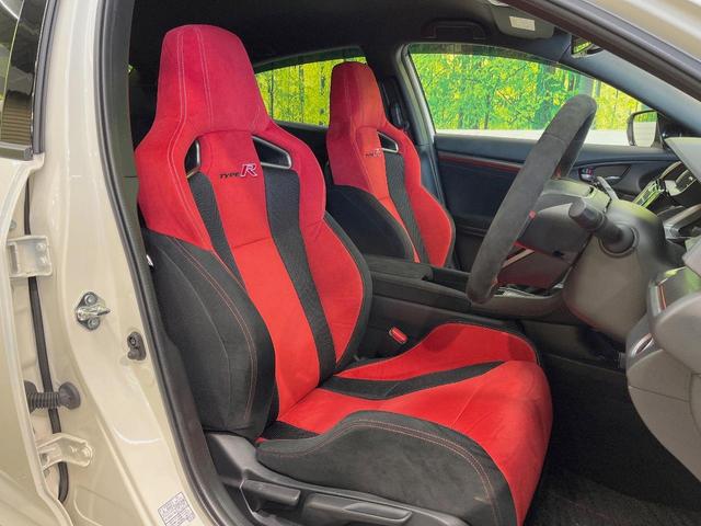 シビック タイプＲ　後期　純正ナビ　ホンダセンシング　６ＭＴ　純正２０インチアルミ　Ｂｒｅｍｂｏキャリパー　メッシュコンビスポーツシート　レーダークルーズコントロール　ＥＴＣ２．０　ＬＥＤヘッド　オートエアコン　禁煙車（8枚目）