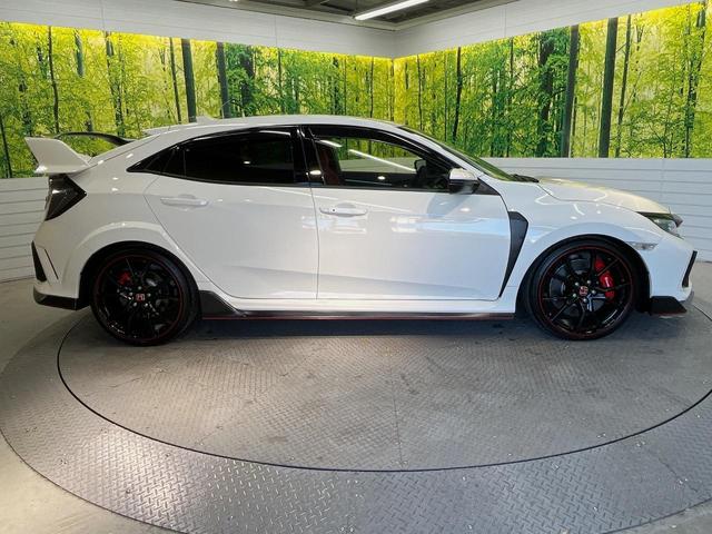 シビック タイプＲ　後期　純正ナビ　ホンダセンシング　６ＭＴ　純正２０インチアルミ　Ｂｒｅｍｂｏキャリパー　メッシュコンビスポーツシート　レーダークルーズコントロール　ＥＴＣ２．０　ＬＥＤヘッド　オートエアコン　禁煙車（40枚目）