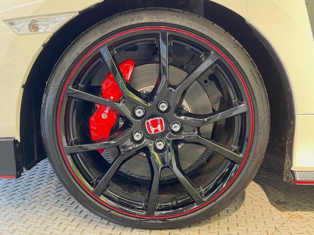 シビック タイプＲ　後期　純正ナビ　ホンダセンシング　６ＭＴ　純正２０インチアルミ　Ｂｒｅｍｂｏキャリパー　メッシュコンビスポーツシート　レーダークルーズコントロール　ＥＴＣ２．０　ＬＥＤヘッド　オートエアコン　禁煙車（42枚目）