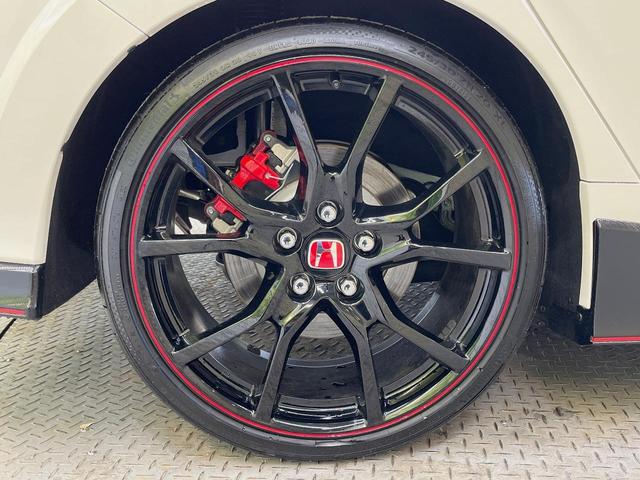 シビック タイプＲ　後期　純正ナビ　ホンダセンシング　６ＭＴ　純正２０インチアルミ　Ｂｒｅｍｂｏキャリパー　メッシュコンビスポーツシート　レーダークルーズコントロール　ＥＴＣ２．０　ＬＥＤヘッド　オートエアコン　禁煙車（44枚目）