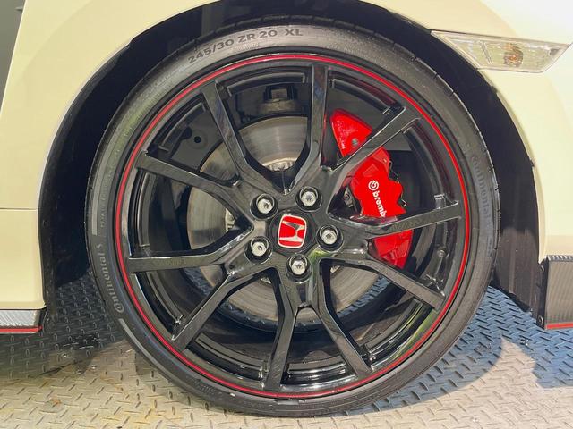 シビック タイプＲ　後期　純正ナビ　ホンダセンシング　６ＭＴ　純正２０インチアルミ　Ｂｒｅｍｂｏキャリパー　メッシュコンビスポーツシート　レーダークルーズコントロール　ＥＴＣ２．０　ＬＥＤヘッド　オートエアコン　禁煙車（45枚目）