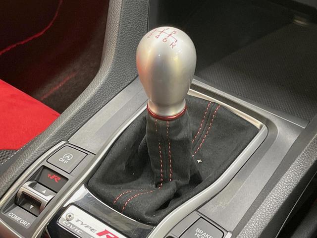 シビック タイプＲ　ＭＴ車　ナビゲーション　衝突被害軽減システム　レーダークルーズ　禁煙車　コーナーセンサー　スマートキー　ＬＥＤヘッド　ＥＴＣ２．０　純正２０インチアルミ　オートハイビーム　車線逸脱警報　オートライト（3枚目）