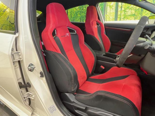 シビック タイプＲ　ＭＴ車　ナビゲーション　衝突被害軽減システム　レーダークルーズ　禁煙車　コーナーセンサー　スマートキー　ＬＥＤヘッド　ＥＴＣ２．０　純正２０インチアルミ　オートハイビーム　車線逸脱警報　オートライト（8枚目）